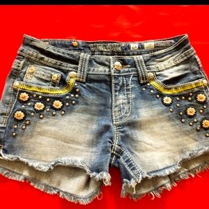 Cute Miss Me shorts size 28
